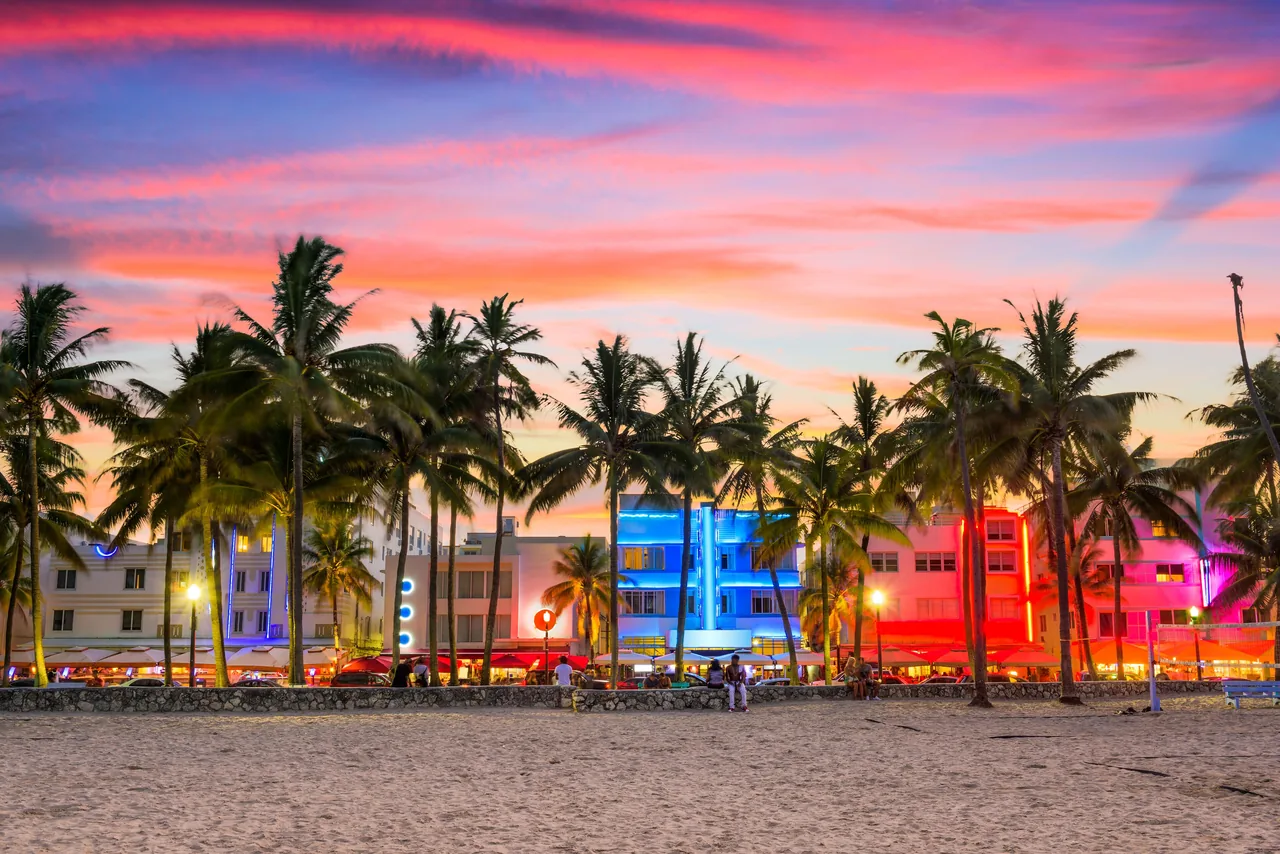 South Beach, Ocean Drive at sunset